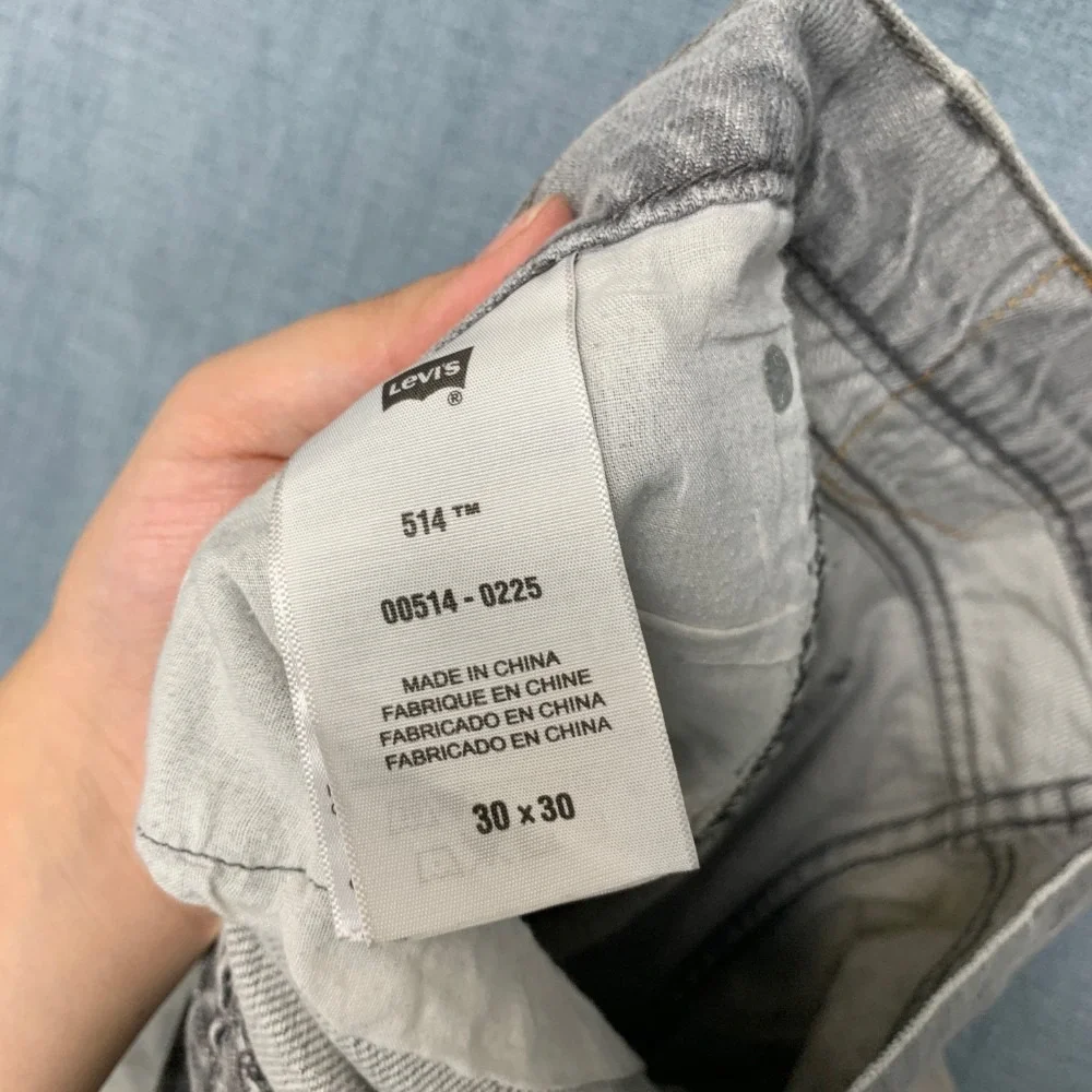 Vintage Levi's 514 Jeans Mens 30x30 Gray Denim All Day Comfort Light Wash Y2K